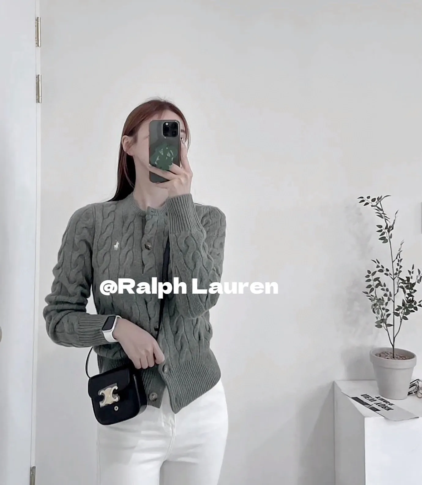 🅿️240 Style number: L05 (grey) Ralph Lauren RL classic war horse logo embroidery on the chest cable pattern twist button round neck long sleeves buttoned knitted sweater cardigan jacket Color: SIZE: XS S M L Size reference # Length Bust Shoulder width 64 52 45 I will always love sweet girls. The soft and glutinous🧶🫶 style is a very classic cable sweater. It has an American retro college style. It feels very comfortable. It is a must-have item for spring, autumn and winter wardrobes. It also looks good when layered as an inner layer in cold weather. High-density LOGO embroidery on the chest, and original customization of tag accessories. Made of pure cotton yarn 🧶 blended with wool, pure cotton is skin-friendly and comfortable, small label war horse embroidered twist turtleneck sweater 🐎 high quality. Follow the blogger to learn how to wear it! Let’s get a Ralph Lauren cable sweater. It’s a super hard-to-find series after it became popular. It’s hard to find one on the official website. It’s simple and practical to wear, with a lazy and loose feel. The thickened fabric has a more texture, soft and delicate feel, and a loose fit. Whether worn alone or layered, you can wear different styles of fashion with just one piece. ⚠️Contains wool products🦙 Pay attention to the washing method to avoid shrinkage